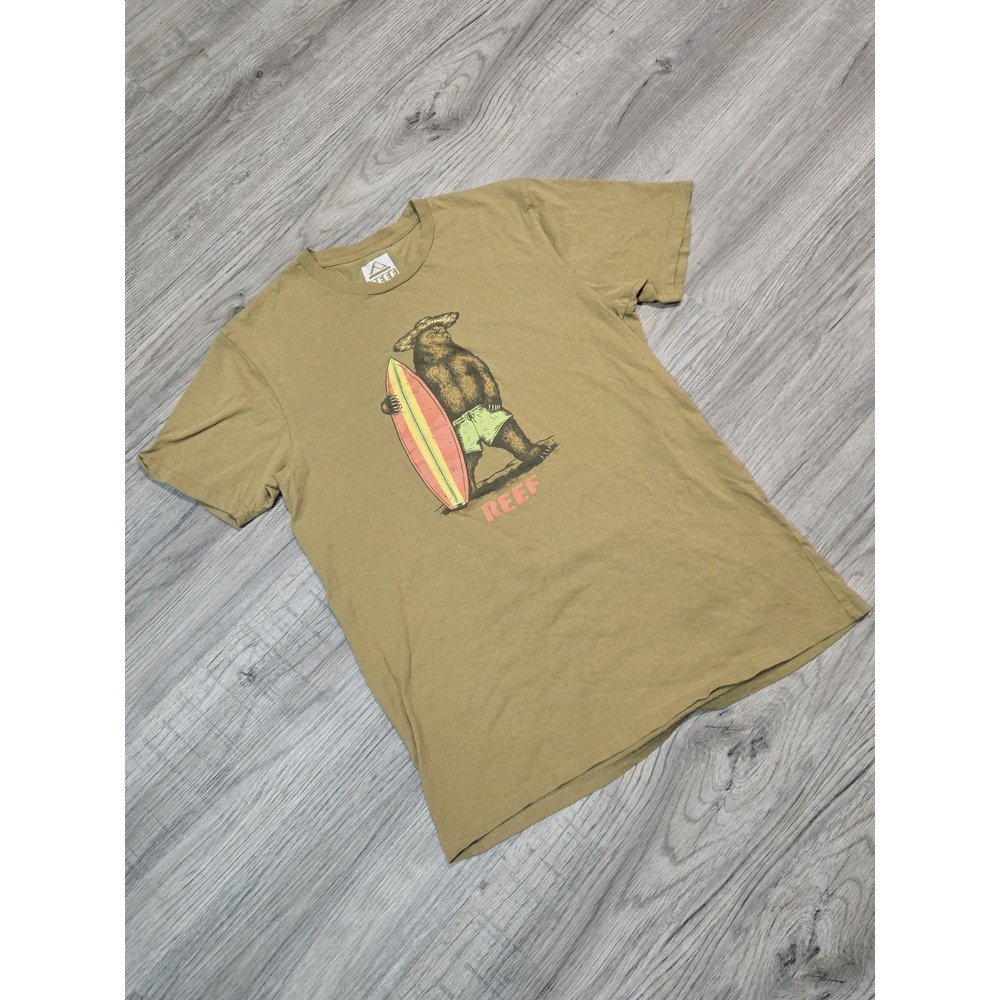 Reef Bear Surfboard Graphic Men's Khaki Short Sleeve T-Shirt Size M